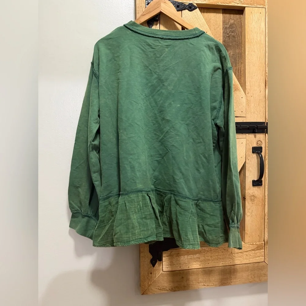 GREEN‎ COMFY CREWNECK - Picture 4 of 4